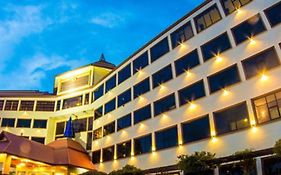 โกลเด้นดราก้อนรีสอร์ท